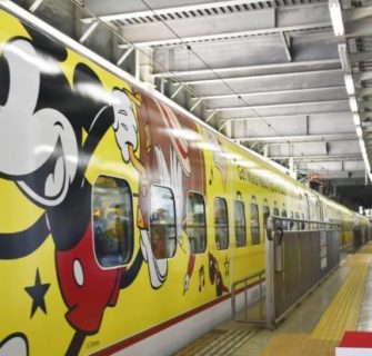 Embarque no maravilhoso mundo do Mickey Mouse com esse novo shinkansen em Kyushu