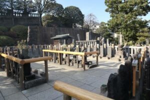 Os Túmulos Dos 47 Ronin No Templo Sengakuji, Em Tóquio | Curiosidades ...